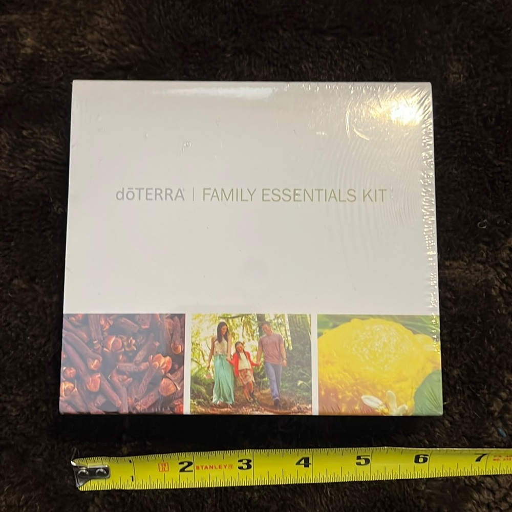 NWOT 💜Doterra Family Essential Kit💜 🆕 💜 10 Essential Oils. Kit DISCONTINUED.